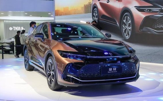 丰田铂智7：引领纯电轿车新风尚，智能与设计的完美结合