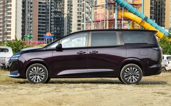 五菱星光730：十万元级MPV市场的“黑马”