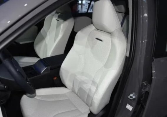 全新RAV4荣放：硬朗升级，价格与性能并行的“市场新宠”