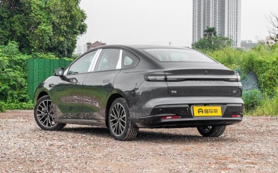 10万预算家用车新选择，零跑B01 650悦享版值得入手吗？