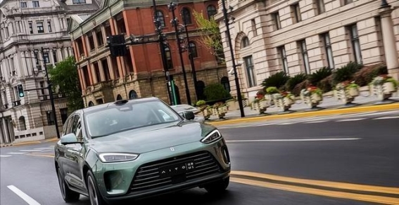 油车与电车的公平之争：2026新政如何调节道路养护负担