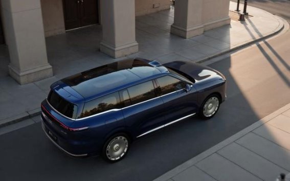 智己LS9在冰雪挑战中的超凡表现，科技与安全的完美融合