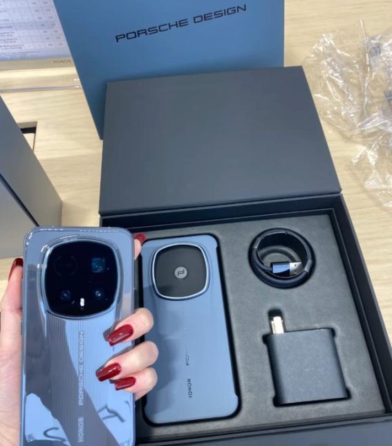 荣耀Magic8 RSR保时捷设计：创新与奢华的无缝融合