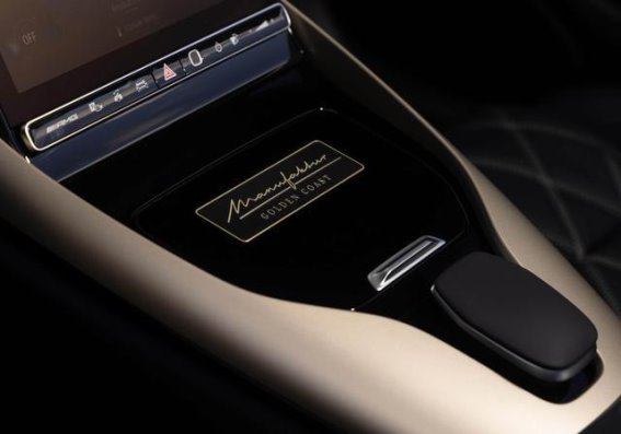 低调奢华的梅赛德斯奔驰AMG SL软顶敞篷车，传承经典与现代的完美结合