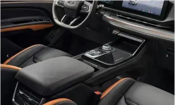 福特领睿燃油版：1935mm超宽车身，塑造家庭出行新标准