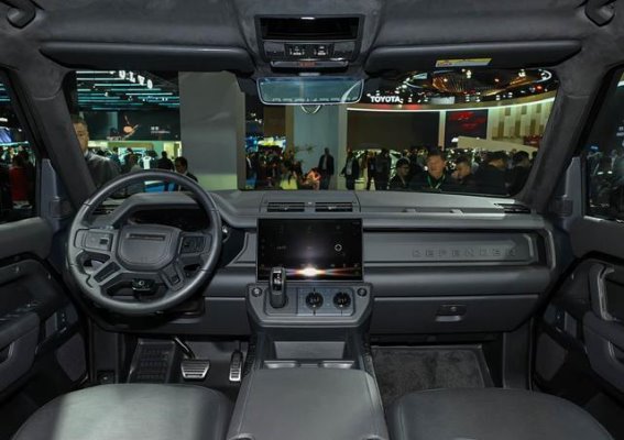 2026款路虎卫士：硬派越野与豪华感的完美平衡