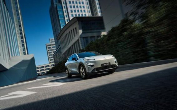 深蓝S05与零跑C10对比：春节出行，哪个更适合你？