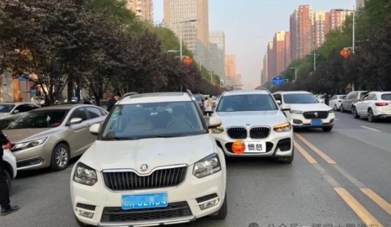 如何通过驾驶小细节辨别新手司机？