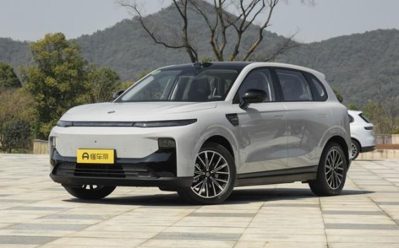 年末选车福利加码，零跑B10是否真的物超所值？