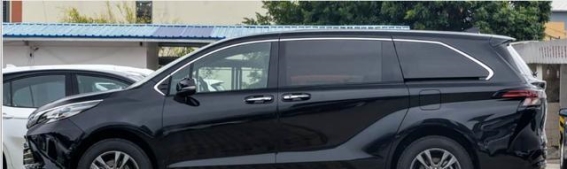 丰田塞那超值降价，20万购7座MPV，2.5L混动油耗堪称经济之选