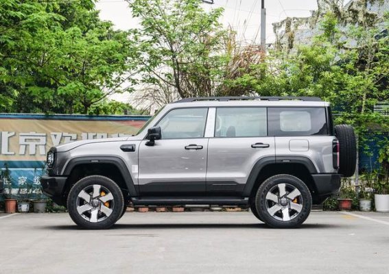 北京越野BJ40增程赤兔版上市，官方改装版是否值得选择？